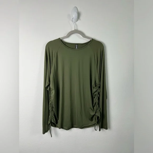 Under Armour Ruched Side Long Sleeve Top Size 2XL - Picture 1 of 10